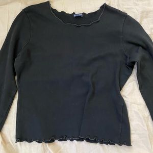 BRANDY MELVILLE LETTUCE TRIM LONGSLEEVE